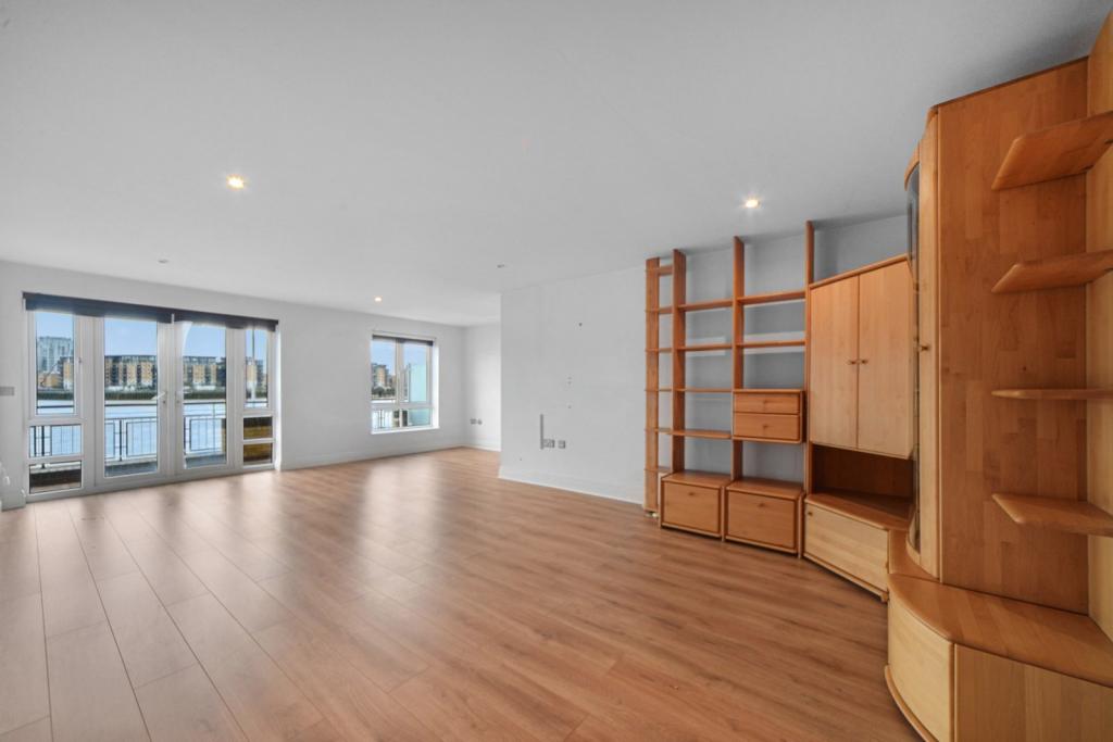 £720,000 Offers in Excess Of – St Davids Square, Isle Of Dogs, London, E14