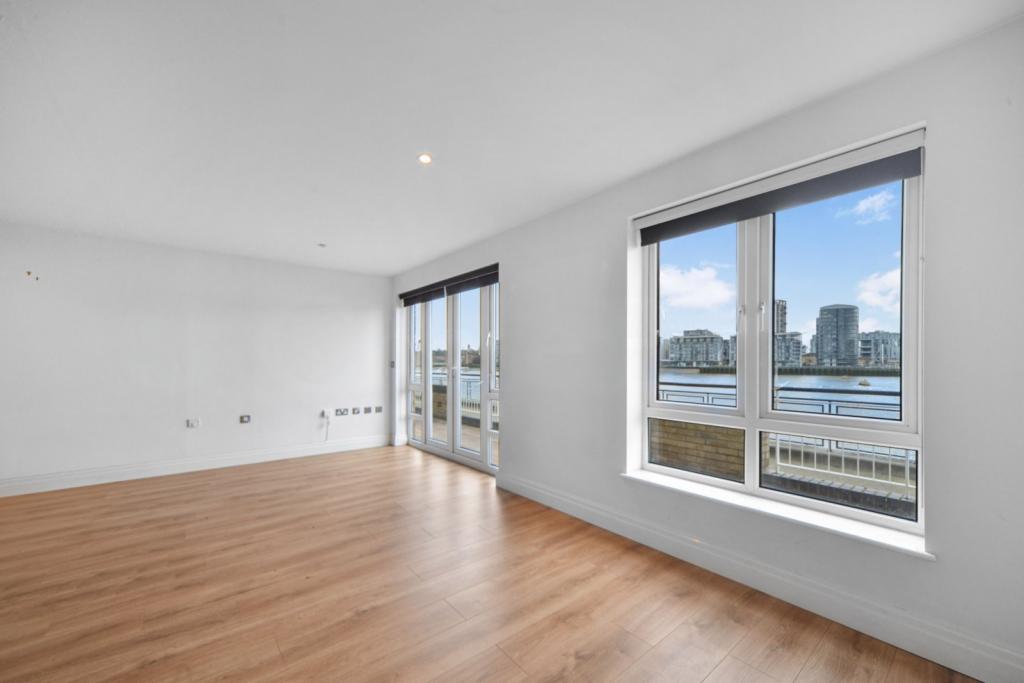 £720,000 Offers in Excess Of – St Davids Square, Isle Of Dogs, London, E14