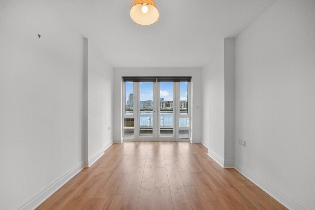 £720,000 Offers in Excess Of – St Davids Square, Isle Of Dogs, London, E14