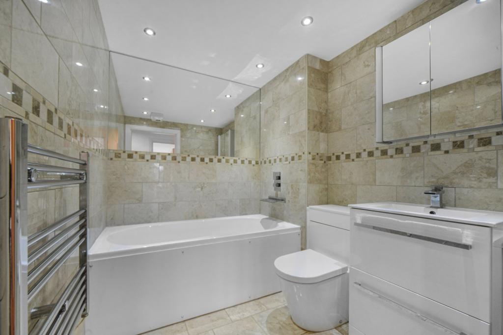 £720,000 Offers in Excess Of – St Davids Square, Isle Of Dogs, London, E14