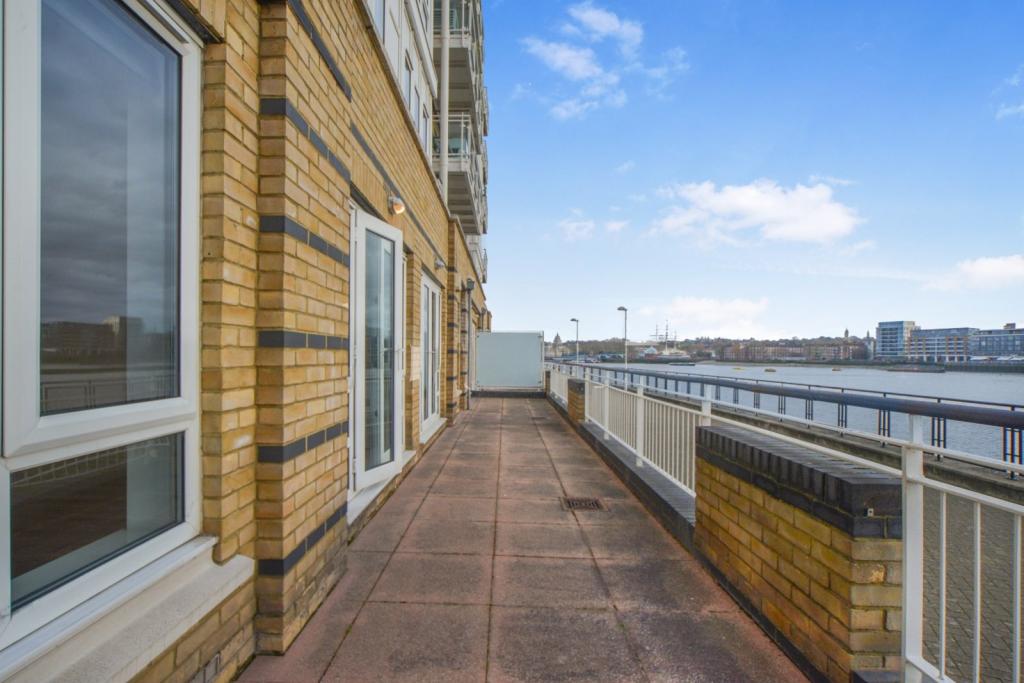 £720,000 Offers in Excess Of – St Davids Square, Isle Of Dogs, London, E14