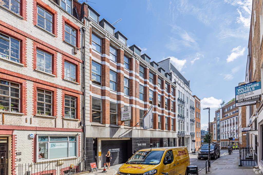 £67.50 per sq ft – 15-17 St Cross St, Clerkenwell, London EC1N 8UW – Office Space for Lease