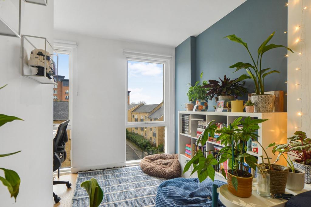 Westferry Road, Isle Of Dogs, London, E14 – 3 Bedroom Apartment for Sale – £575,000