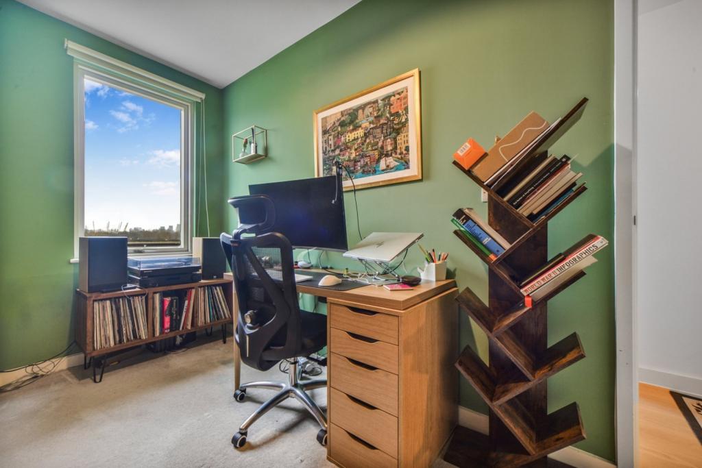Westferry Road, Isle Of Dogs, London, E14 – 3 Bedroom Apartment for Sale – £575,000