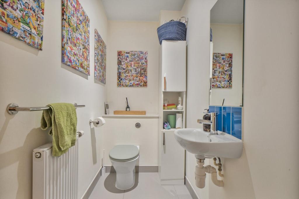 Westferry Road, Isle Of Dogs, London, E14 – 3 Bedroom Apartment for Sale – £575,000