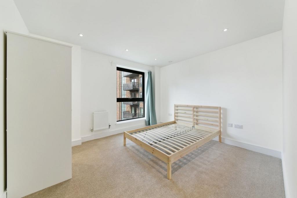 Leven Road, Poplar, London, E14 – 2 Bedroom Apartment for Sale – £425,000