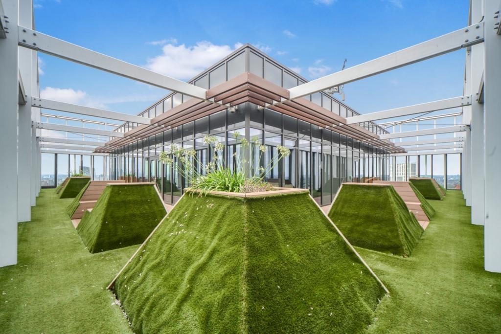 Stratosphere Tower, Great Eastern Road, Stratford, London, E15 – 2 Bedroom Apartment