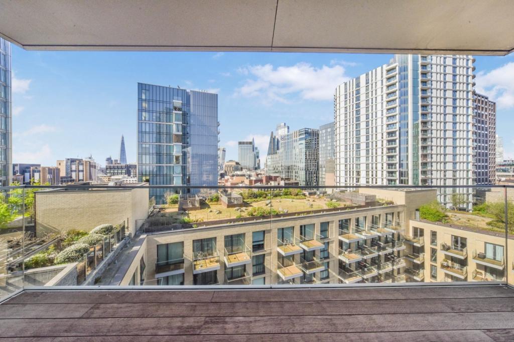 Kingwood House, Goodmans Fields, Chaucer Gardens, Aldgate, London, E1 –2 Bedroom Apartment for Sale