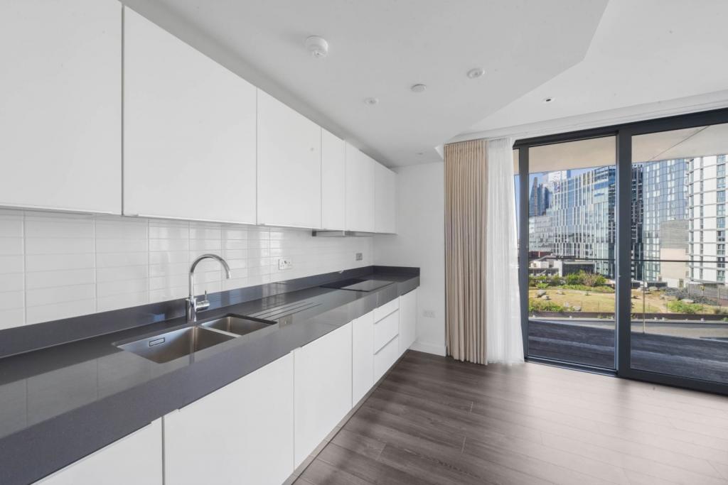 Wards Wharf Approach, Royal Docks, London, E16 – 3 Bedroom Apartment for Sale – £480,000
