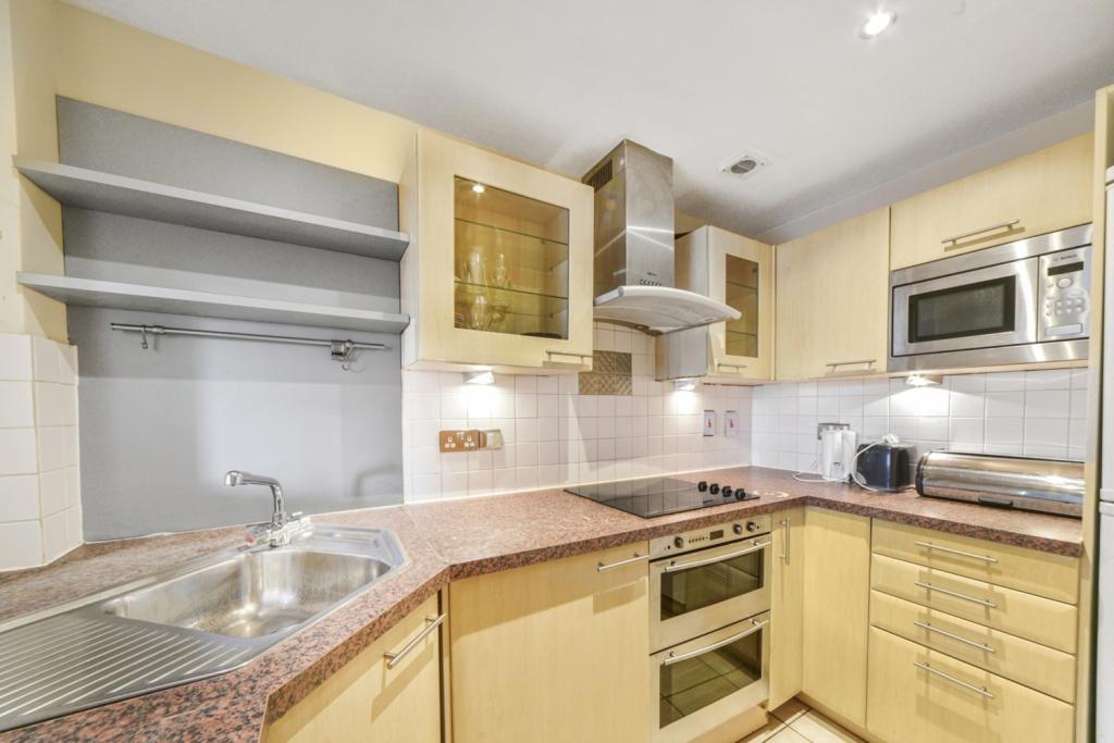 Wards Wharf Approach, Royal Docks, London, E16 – 3 Bedroom Apartment for Sale – £480,000