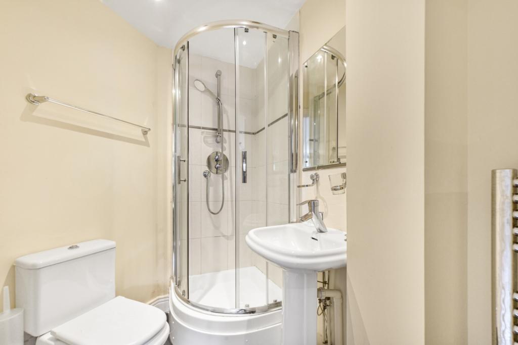 Wards Wharf Approach, Royal Docks, London, E16 – 3 Bedroom Apartment for Sale – £480,000