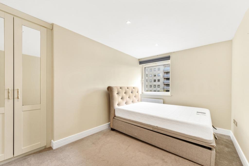 Wards Wharf Approach, Royal Docks, London, E16 – 3 Bedroom Apartment for Sale – £480,000