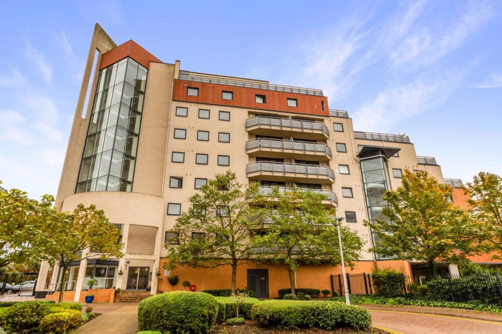 Wards Wharf Approach, Royal Docks, London, E16 – 3 Bedroom Apartment for Sale – £480,000