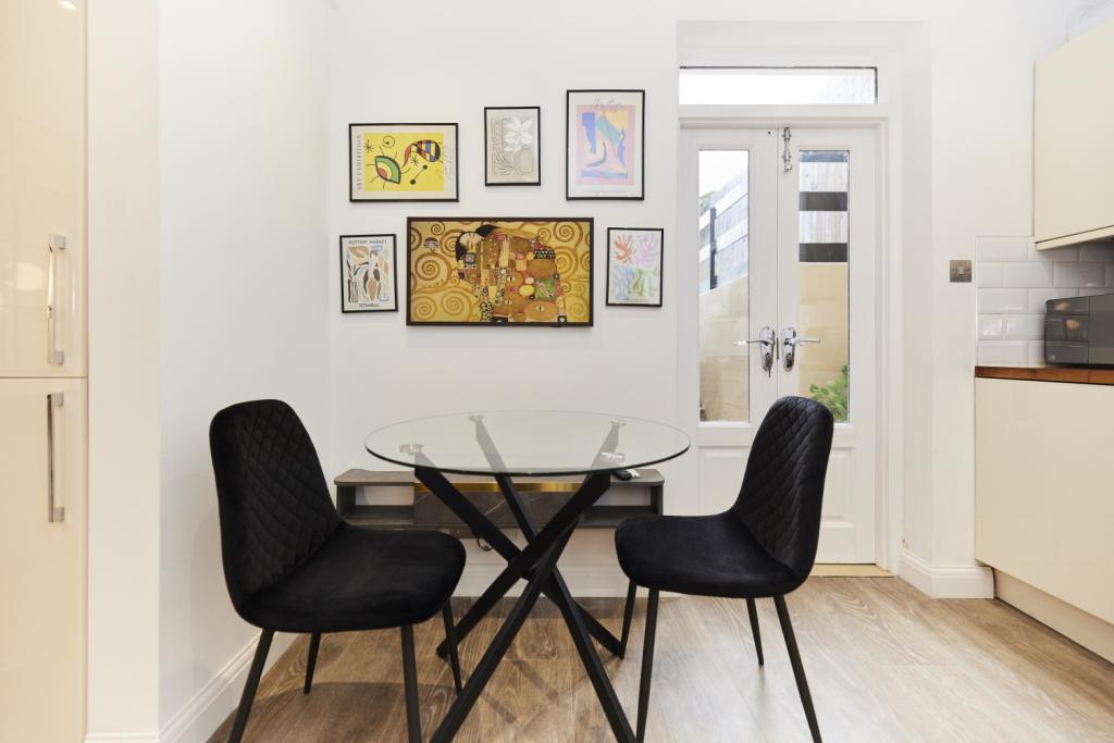 Southwark Park Road – 2 Bedroom Apartment for Sale – £375,000 – Bermondsey,