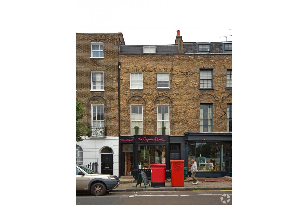 57 Amwell Street – Shopfront Retail/Residential – 253 sq ft – Islington, London EC1R