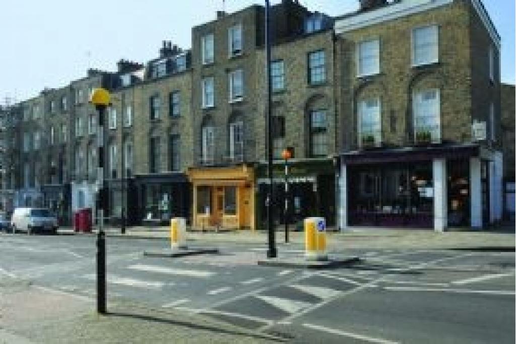 57 Amwell Street – Shopfront Retail/Residential – 253 sq ft – Islington, London EC1R