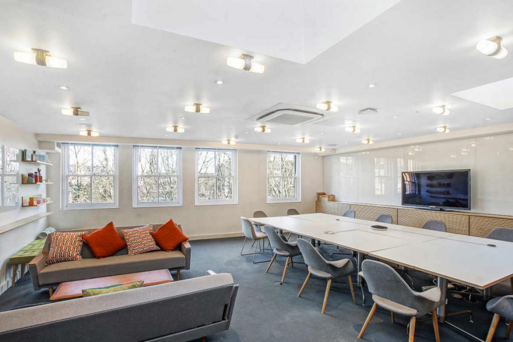 18 Clerkenwell Close – Office Space for Lease – Clerkenwell Submarket,  London EC1R 0AA