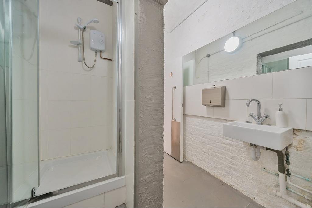 Kingsway Place – Office Unit for Lease – Clerkenwell, London EC1R 0LU