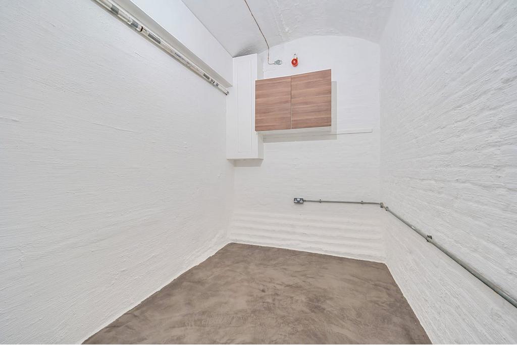 Kingsway Place – Office Unit for Lease – Clerkenwell, London EC1R 0LU