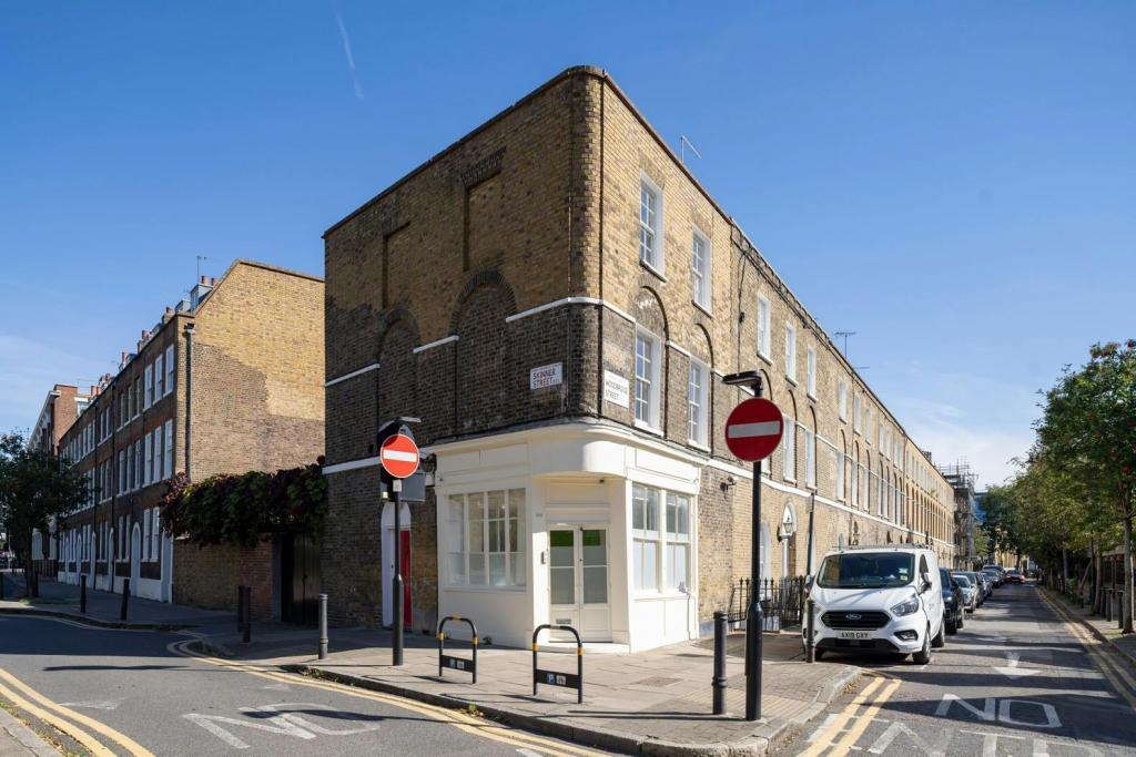 49A Skinner St – Retail/Residential for Sale – Clerkenwell, London EC1R 0HR