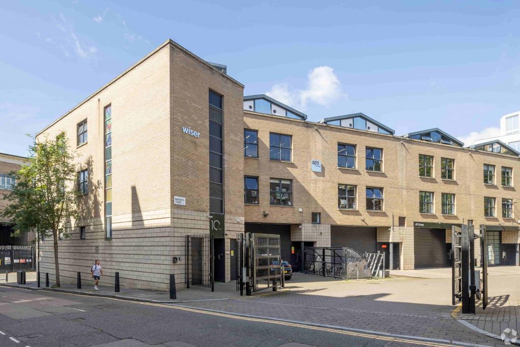 1-2 Bakers Yard – Office Space for Lease – Clerkenwell, London EC1R 3DD
