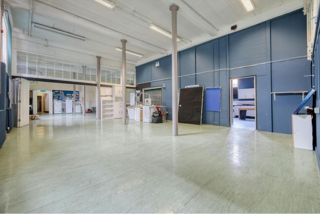 25 Amwell St – Clerkenwell Church Of England Primary School –Schools for Sale,Clerkenwell, London