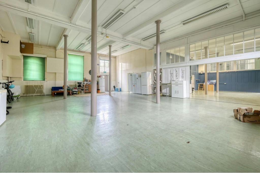 25 Amwell St – Clerkenwell Church Of England Primary School –Schools for Sale,Clerkenwell, London
