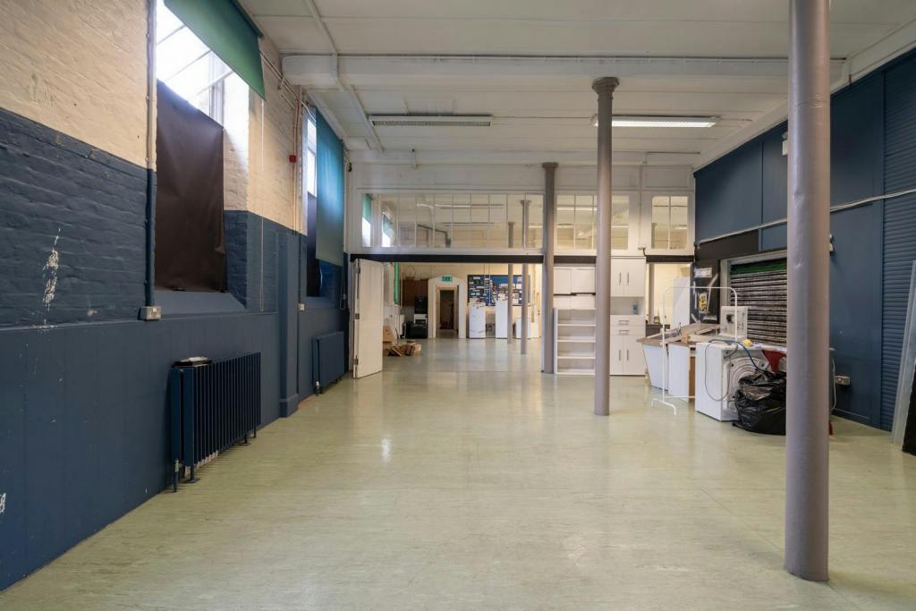 25 Amwell St – Clerkenwell Church Of England Primary School –Schools for Sale,Clerkenwell, London