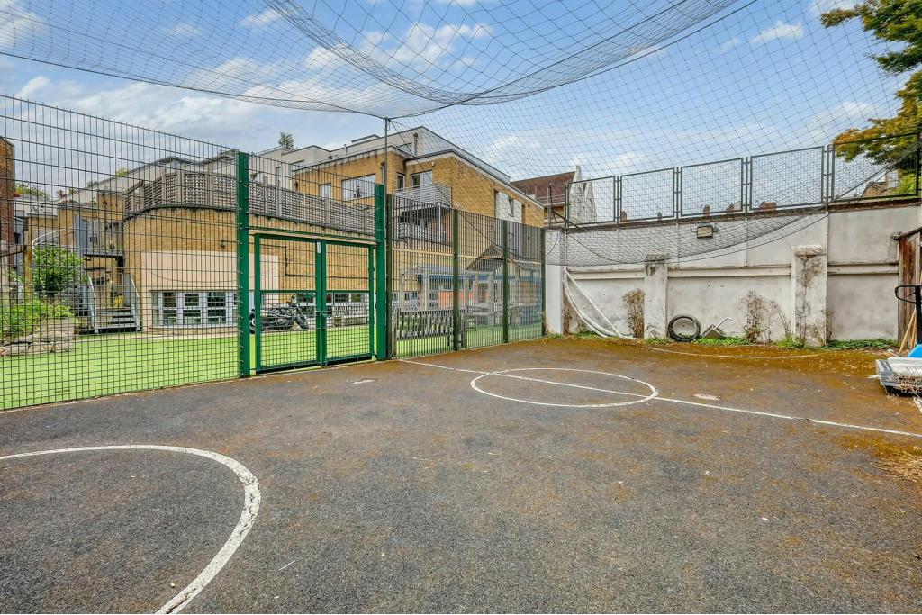 25 Amwell St – Clerkenwell Church Of England Primary School –Schools for Sale,Clerkenwell, London