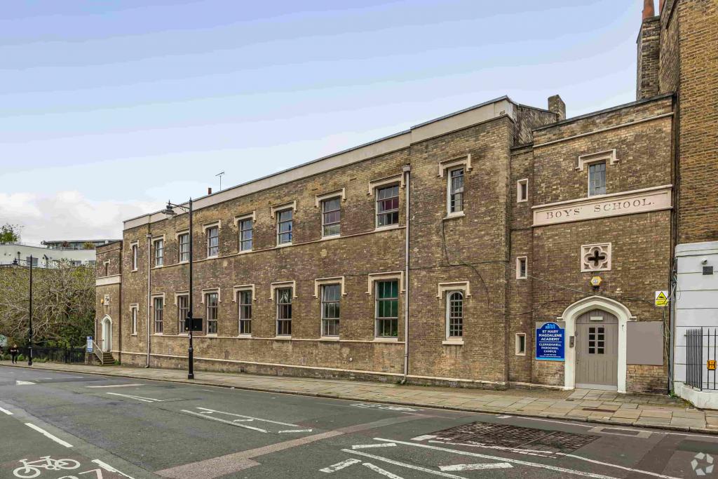 25 Amwell St – Clerkenwell Church Of England Primary School –Schools for Sale,Clerkenwell, London