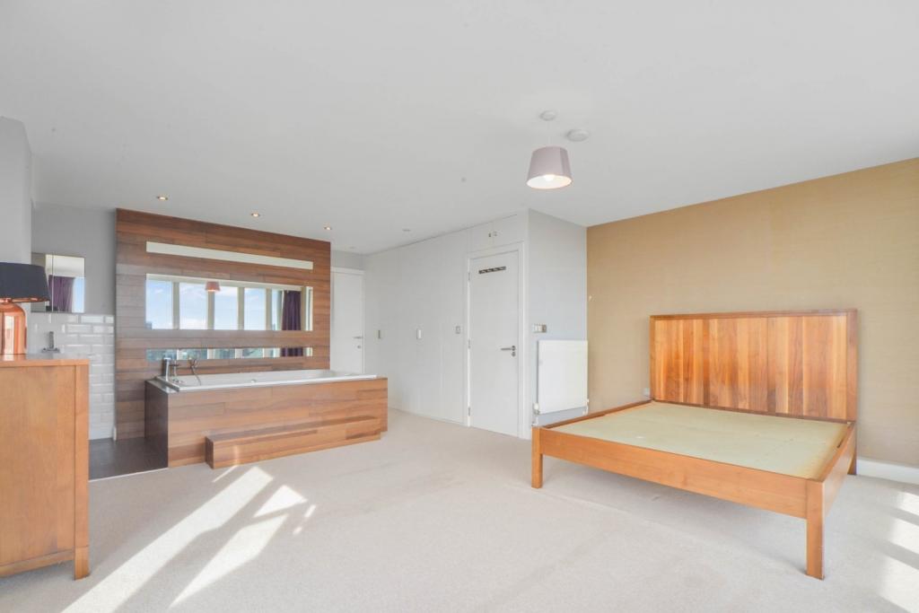 2 Bedroom Penthouse for Sale – Eastern Quay, Rayleigh Road, Royal Docks, London