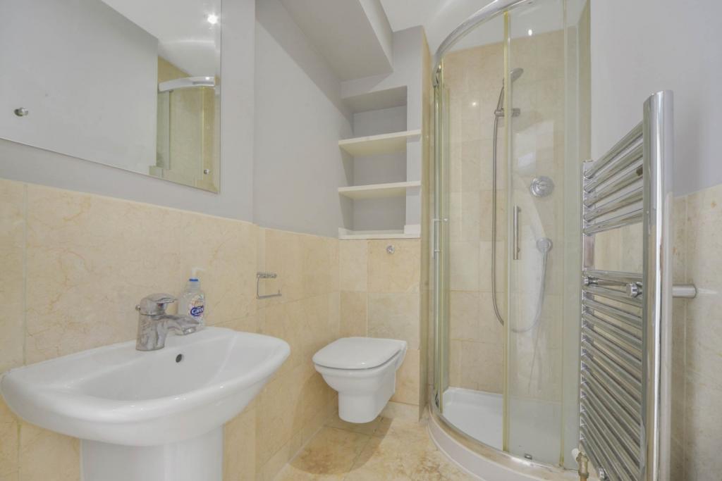 2 Bedroom Penthouse for Sale – Eastern Quay, Rayleigh Road, Royal Docks, London