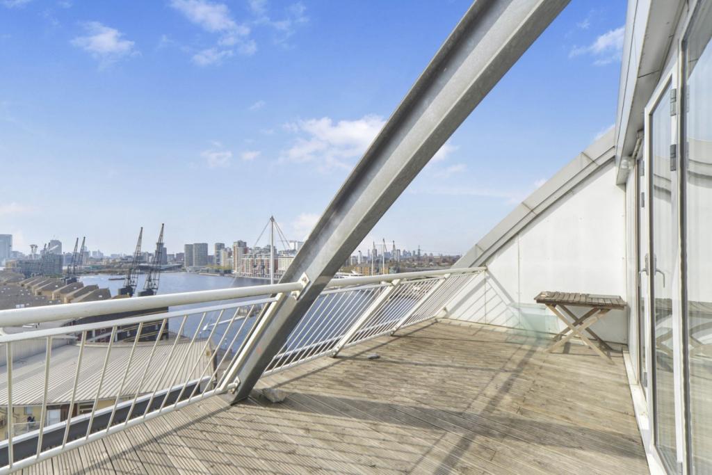 2 Bedroom Penthouse for Sale – Eastern Quay, Rayleigh Road, Royal Docks, London