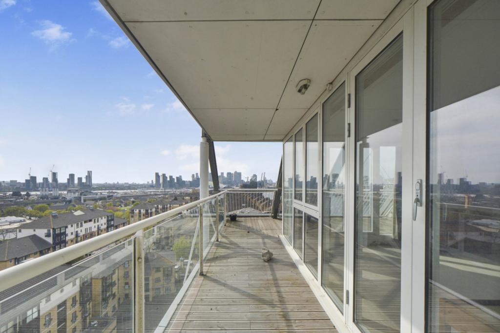 2 Bedroom Penthouse for Sale – Eastern Quay, Rayleigh Road, Royal Docks, London