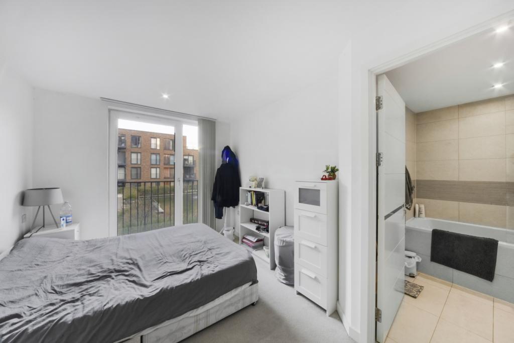 Two-Bedroom Apartment for Sale – Marine Wharf, Royal Victoria Gardens, Surrey Quays, London SE16