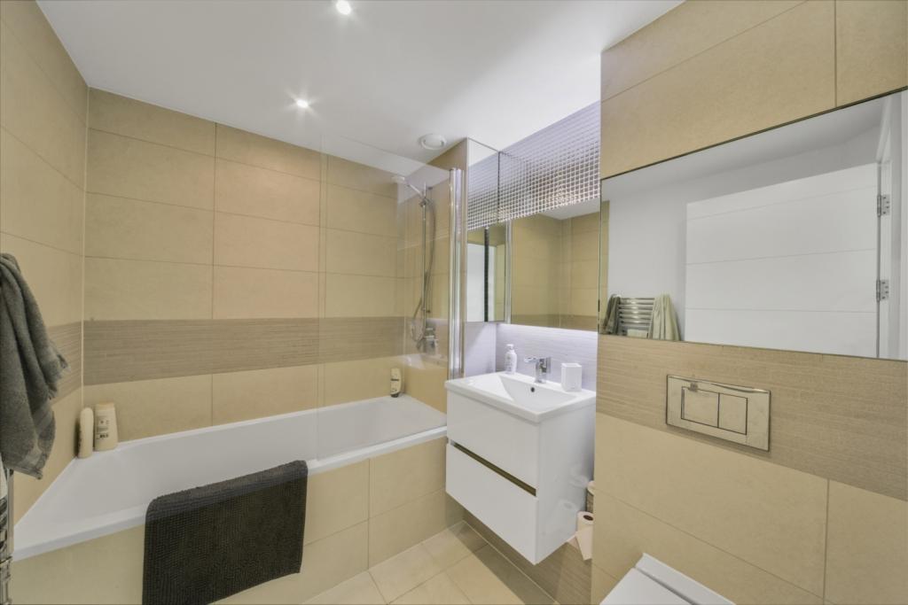 Two-Bedroom Apartment for Sale – Marine Wharf, Royal Victoria Gardens, Surrey Quays, London SE16