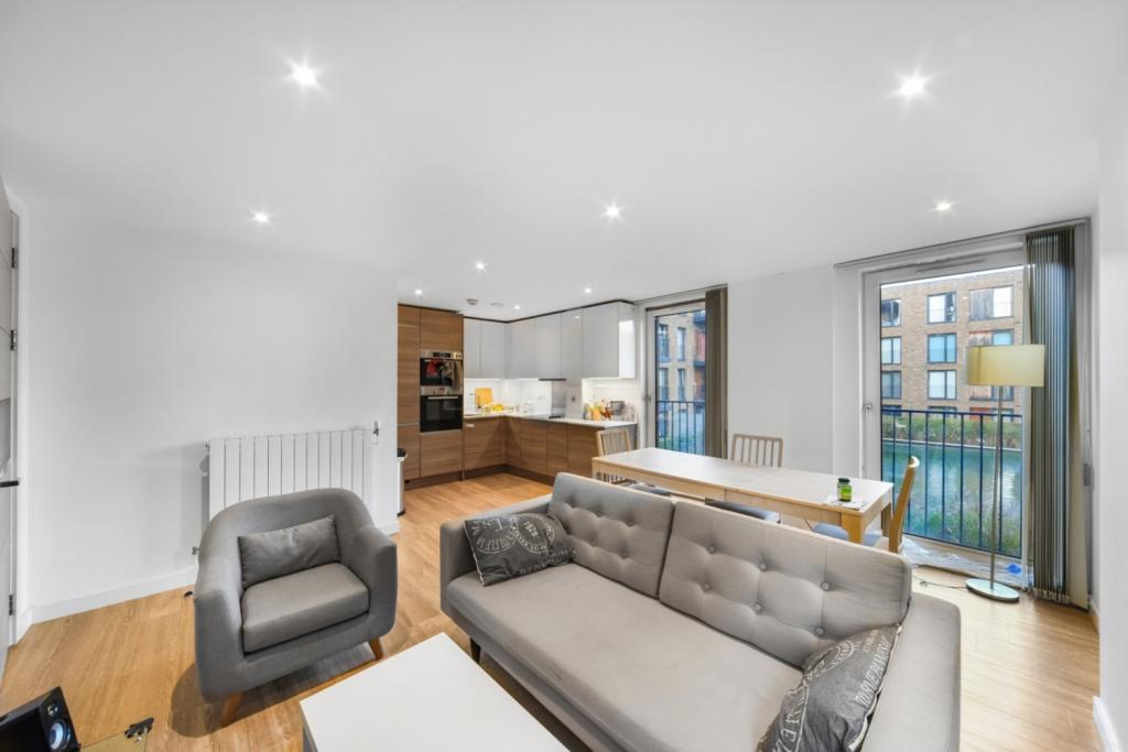Two-Bedroom Apartment for Sale – Marine Wharf, Royal Victoria Gardens, Surrey Quays, London SE16