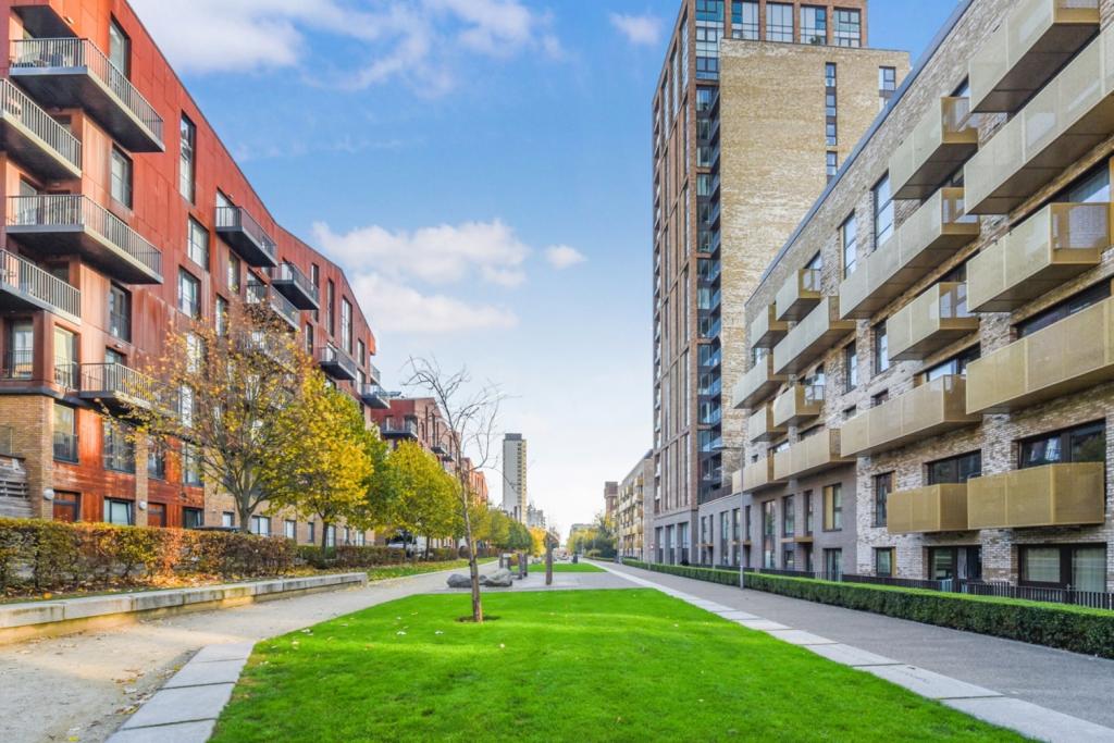Two-Bedroom Apartment for Sale – Marine Wharf, Royal Victoria Gardens, Surrey Quays, London SE16
