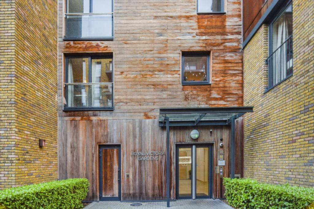Two-Bedroom Apartment for Sale – Marine Wharf, Royal Victoria Gardens, Surrey Quays, London SE16