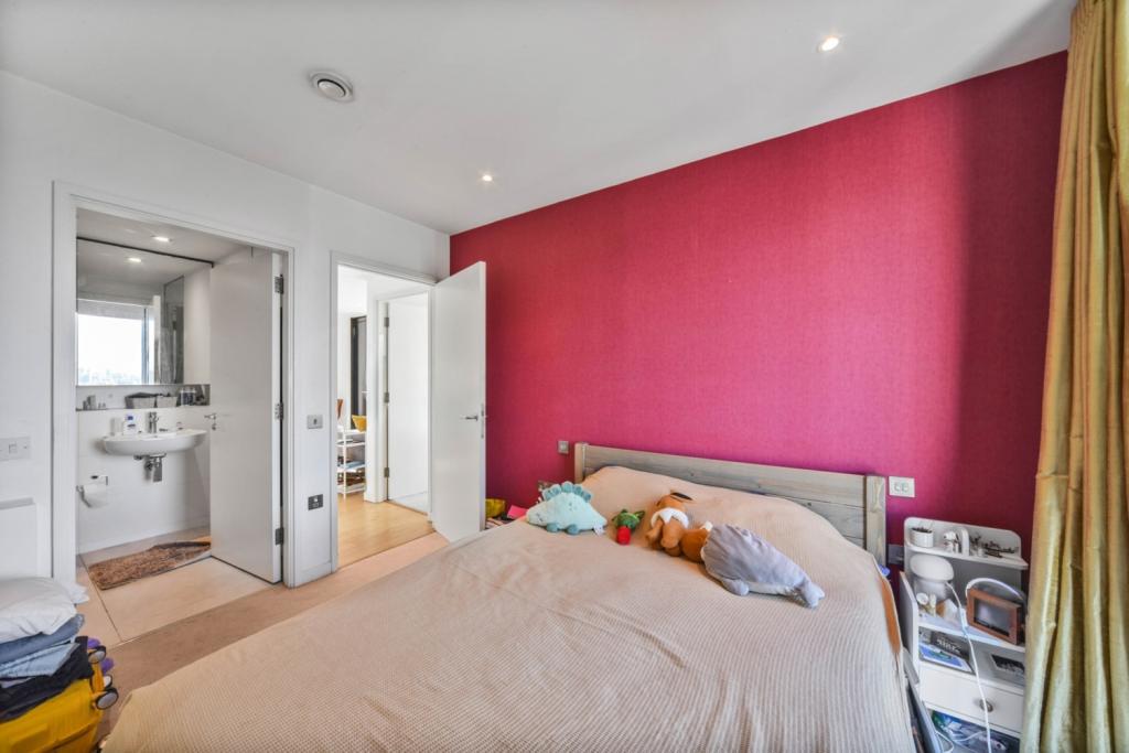 Strata, Walworth Road – 2 Bedroom Apartment for Sale – Elephant and Castle, London SE1