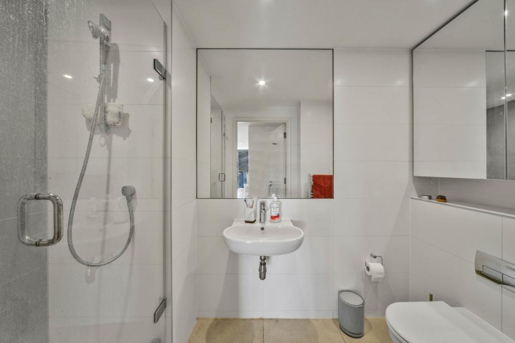 Strata, Walworth Road – 2 Bedroom Apartment for Sale – Elephant and Castle, London SE1
