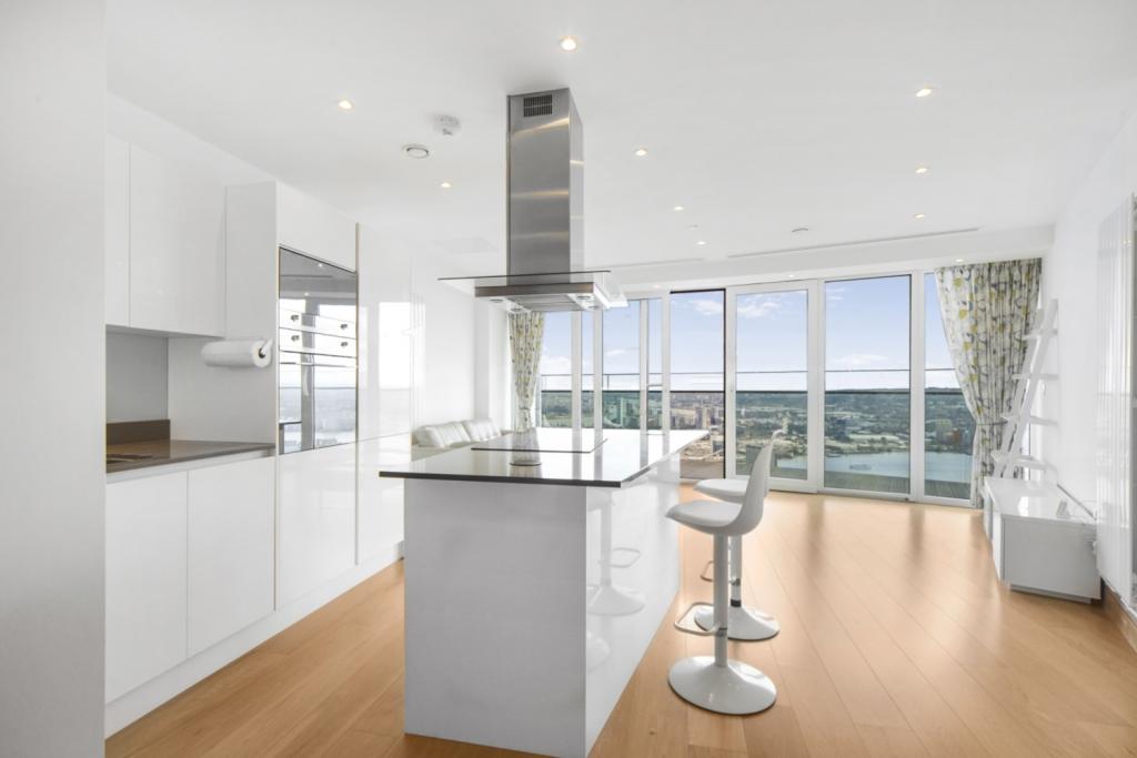 Crossharbour Plaza, Canary Wharf – 2 Bedroom Apartment for Sale – Canary Wharf, London E14