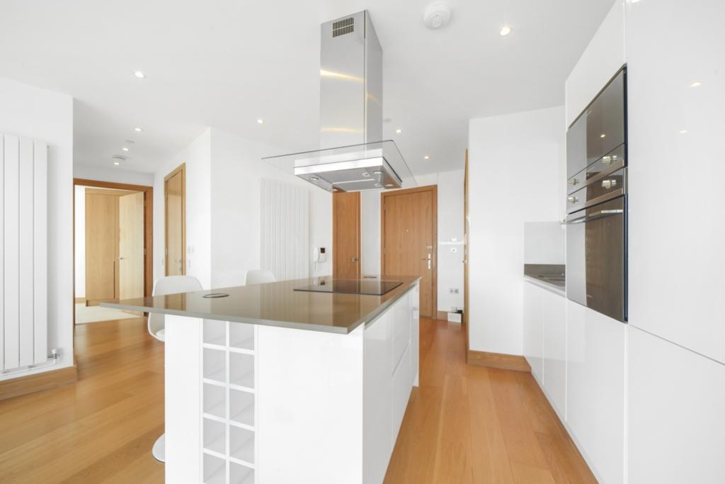 Crossharbour Plaza, Canary Wharf – 2 Bedroom Apartment for Sale – Canary Wharf, London E14