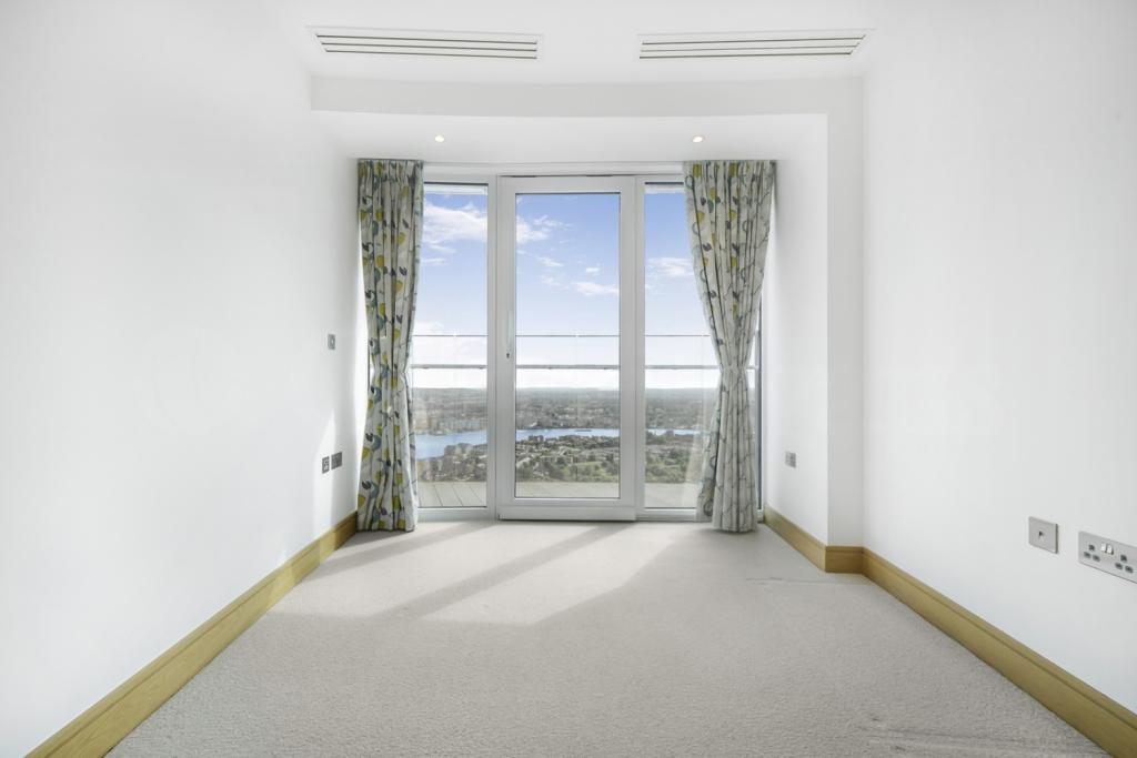 Crossharbour Plaza, Canary Wharf – 2 Bedroom Apartment for Sale – Canary Wharf, London E14