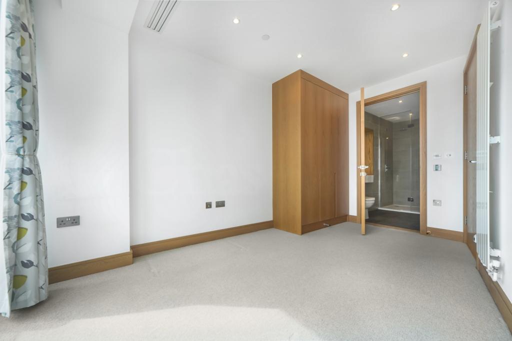 Crossharbour Plaza, Canary Wharf – 2 Bedroom Apartment for Sale – Canary Wharf, London E14