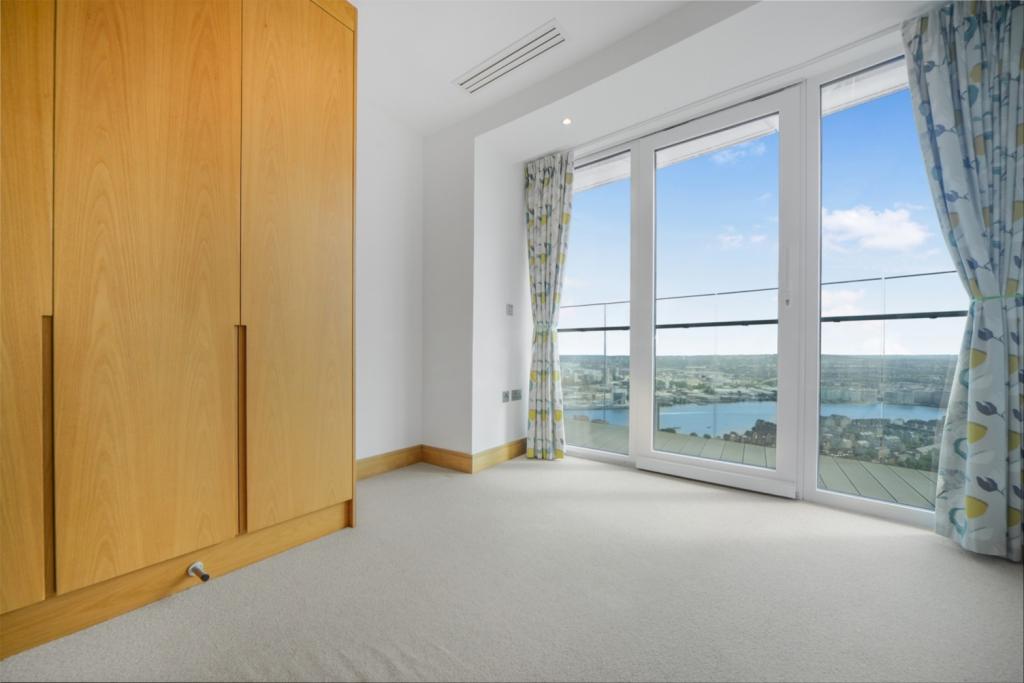 Crossharbour Plaza, Canary Wharf – 2 Bedroom Apartment for Sale – Canary Wharf, London E14