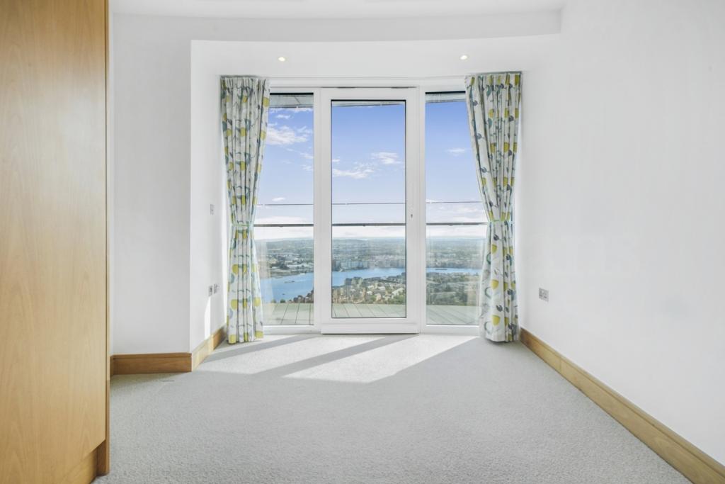 Crossharbour Plaza, Canary Wharf – 2 Bedroom Apartment for Sale – Canary Wharf, London E14