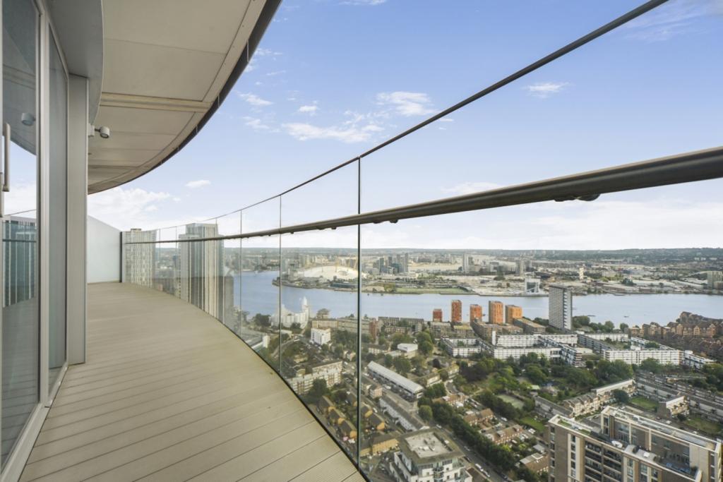 Crossharbour Plaza, Canary Wharf – 2 Bedroom Apartment for Sale – Canary Wharf, London E14