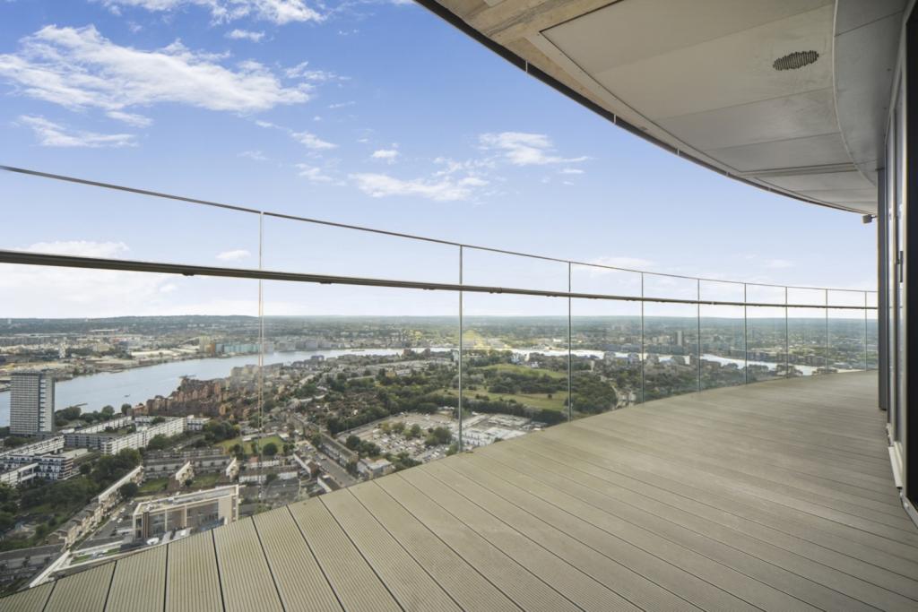 Crossharbour Plaza, Canary Wharf – 2 Bedroom Apartment for Sale – Canary Wharf, London E14