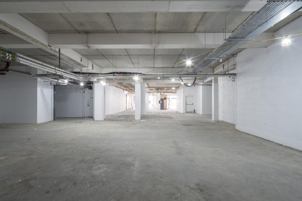 122 Clerkenwell Rd – Shopfront Retail/Residential Unit for Lease – Farringdon, London EC1R 5DL